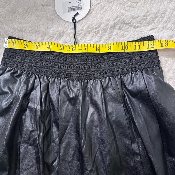Black A-Line Midi Skirt with Smocked Detail whith packed. - Picture 8 of 10